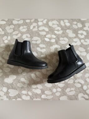Old Navy toddler 9 booties